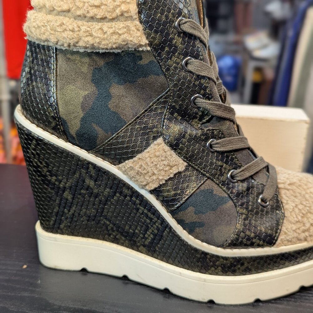 Jessica Simpson Camo Wedge Sneakers with Shearling - Picture 6 of 7